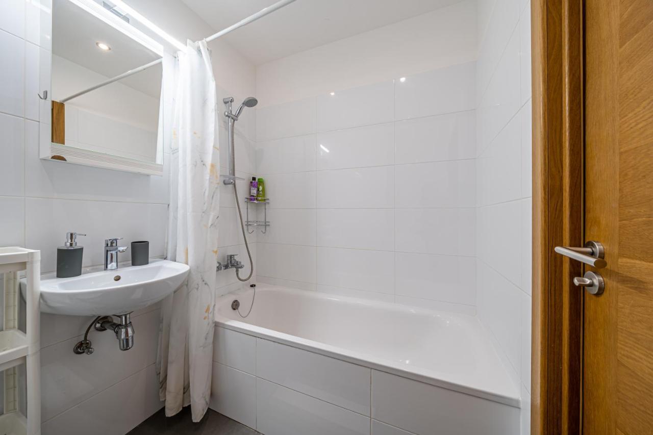 Grizinkalns Residence With Free Parking Riga Bagian luar foto